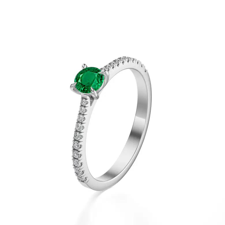 Pierścionek ze szmaragdem i diamentami białe złoto AJPZ_104 Pierścionek ze szmaragdem i diamentami białe złoto AJPZ_104